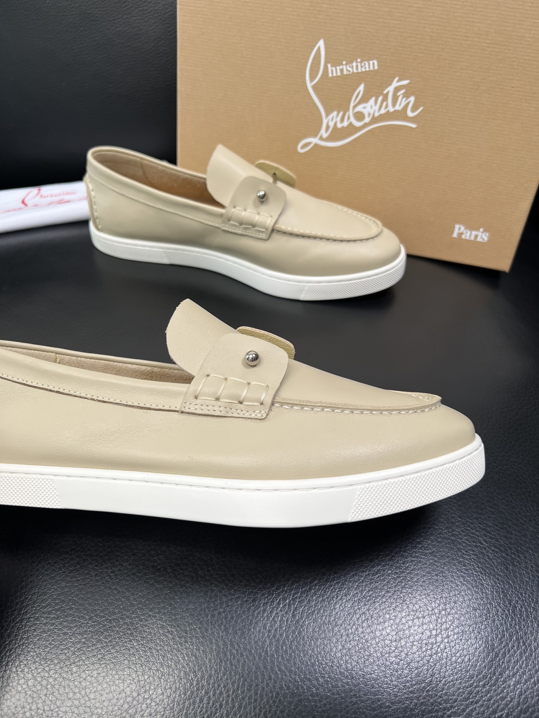 christian louboutin 高品质 顶级工艺品 CL红底 专柜同步原厂配置，意大利进口牛皮面