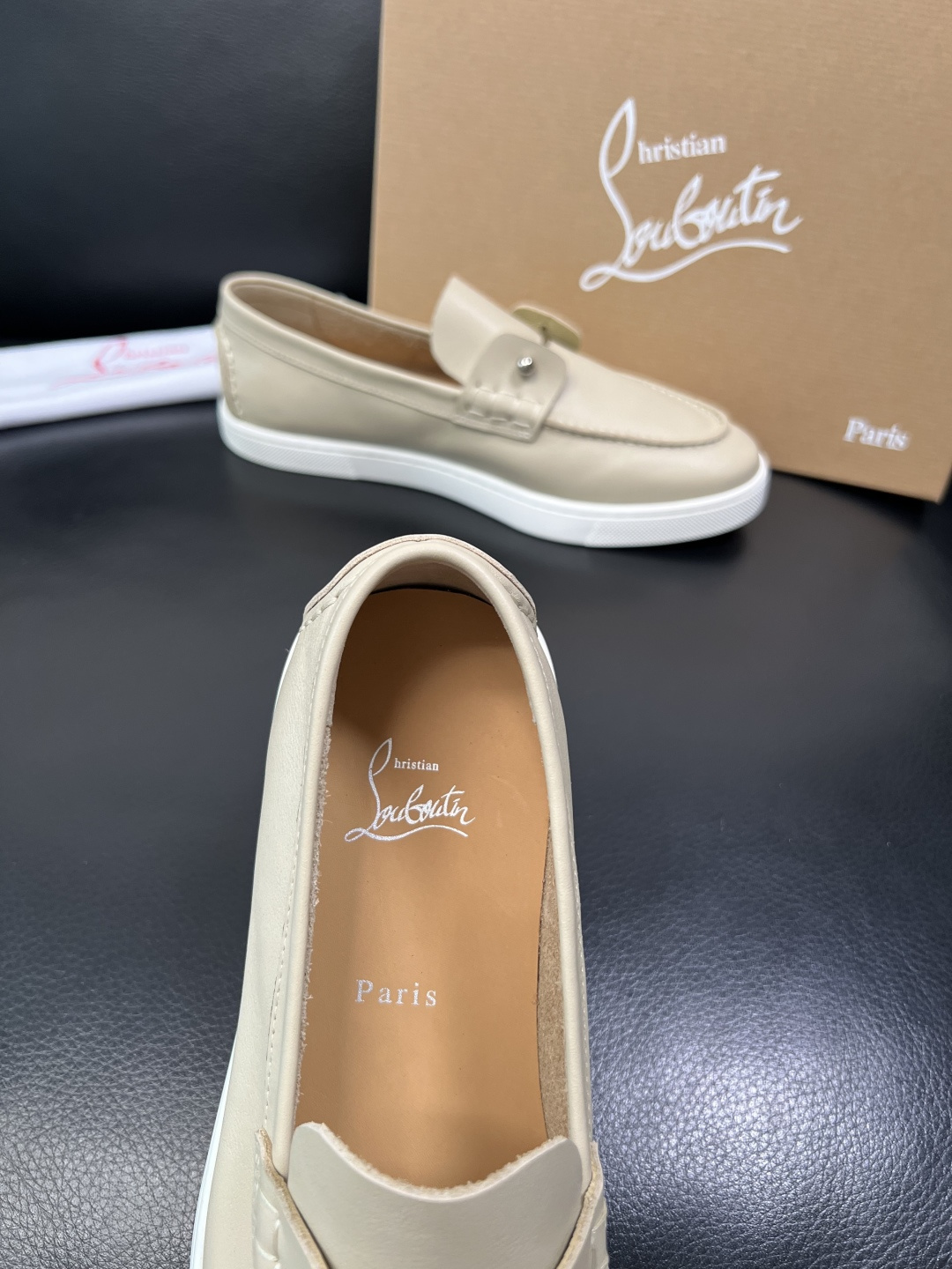 christian louboutin 高品质 顶级工艺品 CL红底 专柜同步原厂配置，意大利进口牛皮面