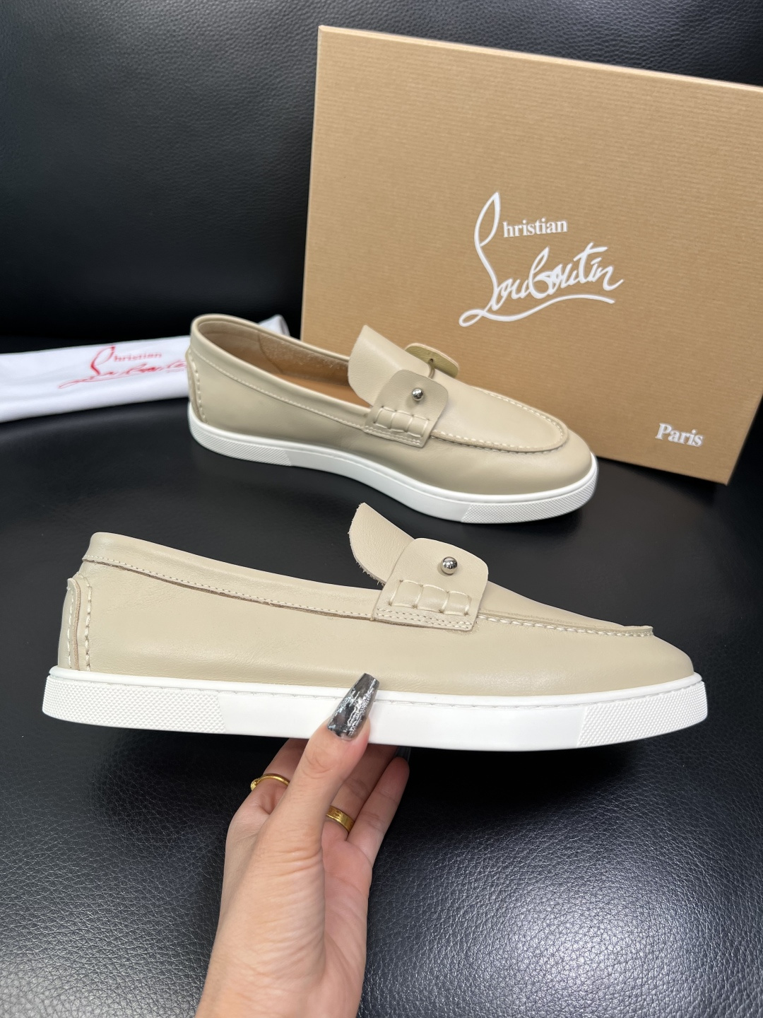 christian louboutin 高品质 顶级工艺品 CL红底 专柜同步原厂配置，意大利进口牛皮面