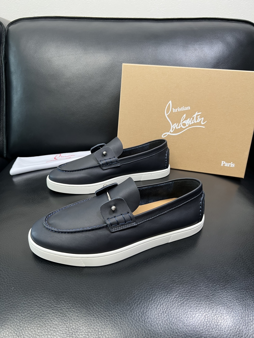 christian louboutin 高品质 顶级工艺品 CL红底 专柜同步原厂配置，意大利进口牛皮面