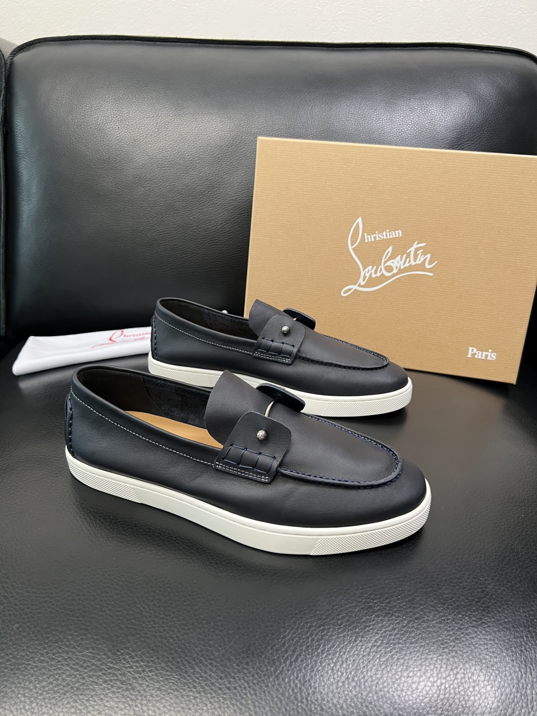 christian louboutin 高品质 顶级工艺品 CL红底 专柜同步原厂配置，意大利进口牛皮面