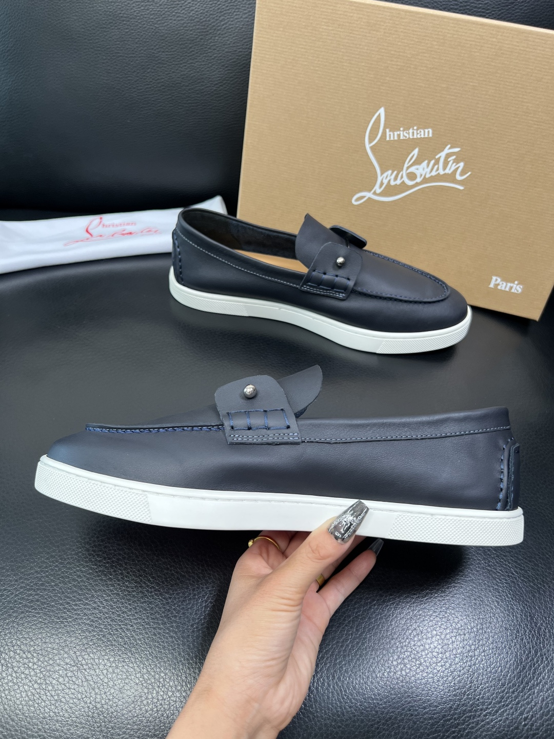 christian louboutin 高品质 顶级工艺品 CL红底 专柜同步原厂配置，意大利进口牛皮面