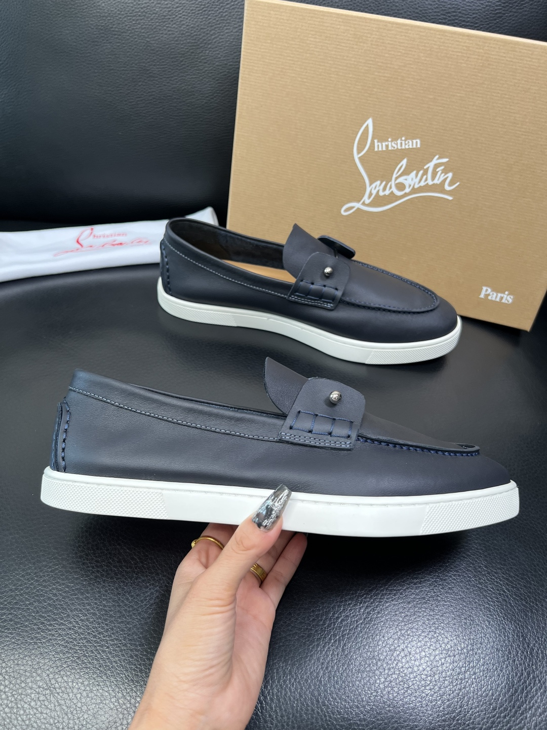 christian louboutin 高品质 顶级工艺品 CL红底 专柜同步原厂配置，意大利进口牛皮面