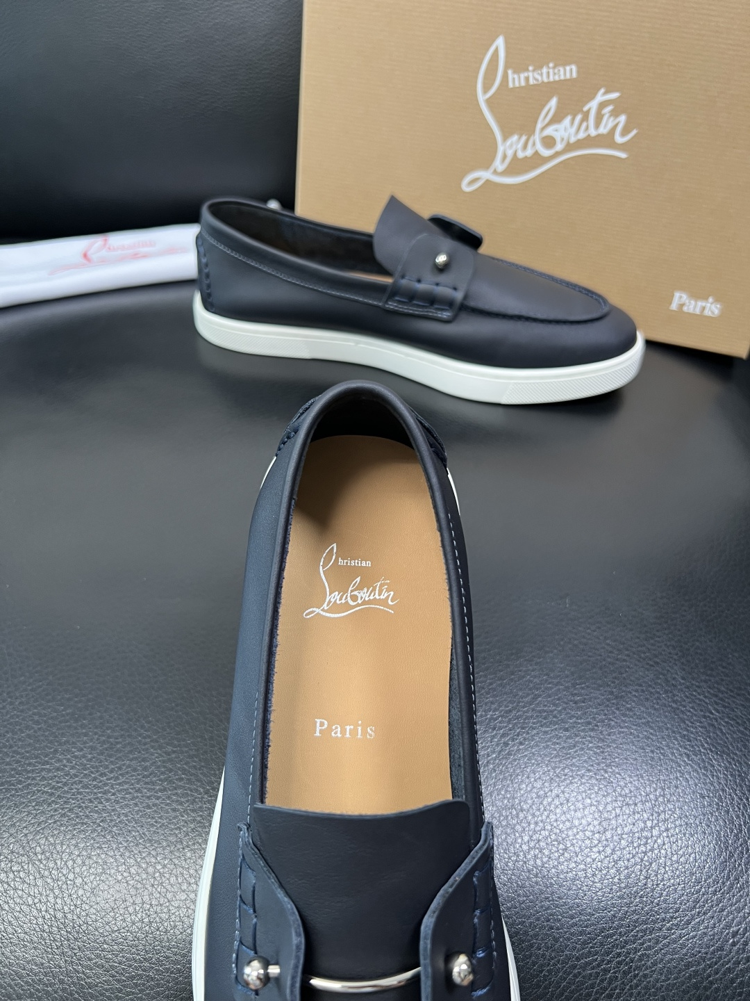 christian louboutin 高品质 顶级工艺品 CL红底 专柜同步原厂配置，意大利进口牛皮面