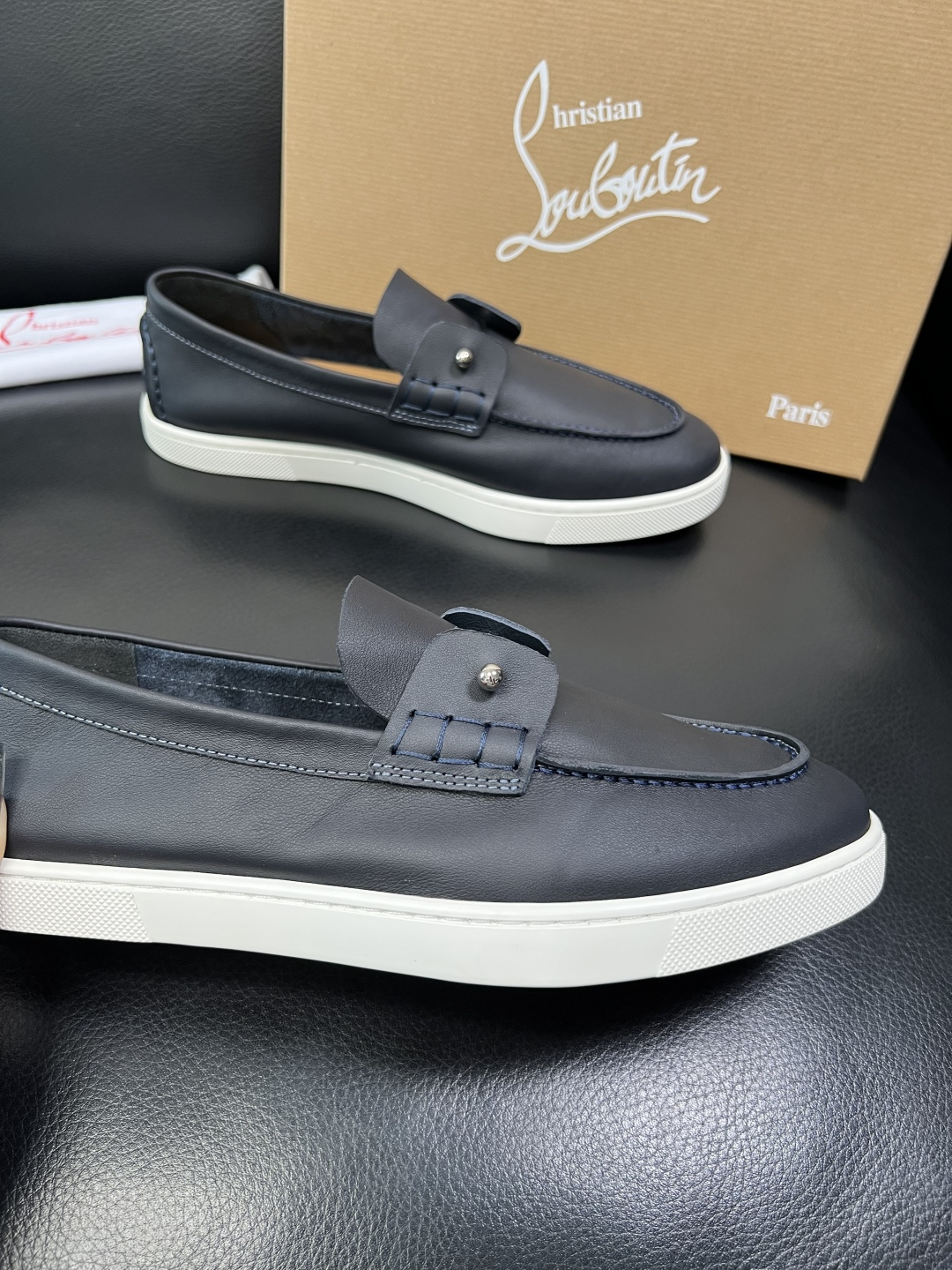 christian louboutin 高品质 顶级工艺品 CL红底 专柜同步原厂配置，意大利进口牛皮面