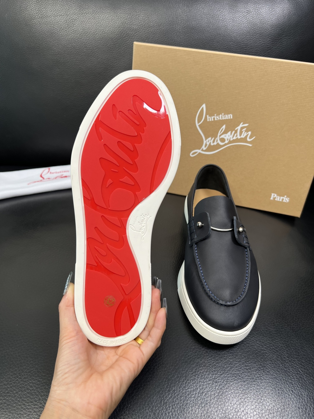 christian louboutin 高品质 顶级工艺品 CL红底 专柜同步原厂配置，意大利进口牛皮面