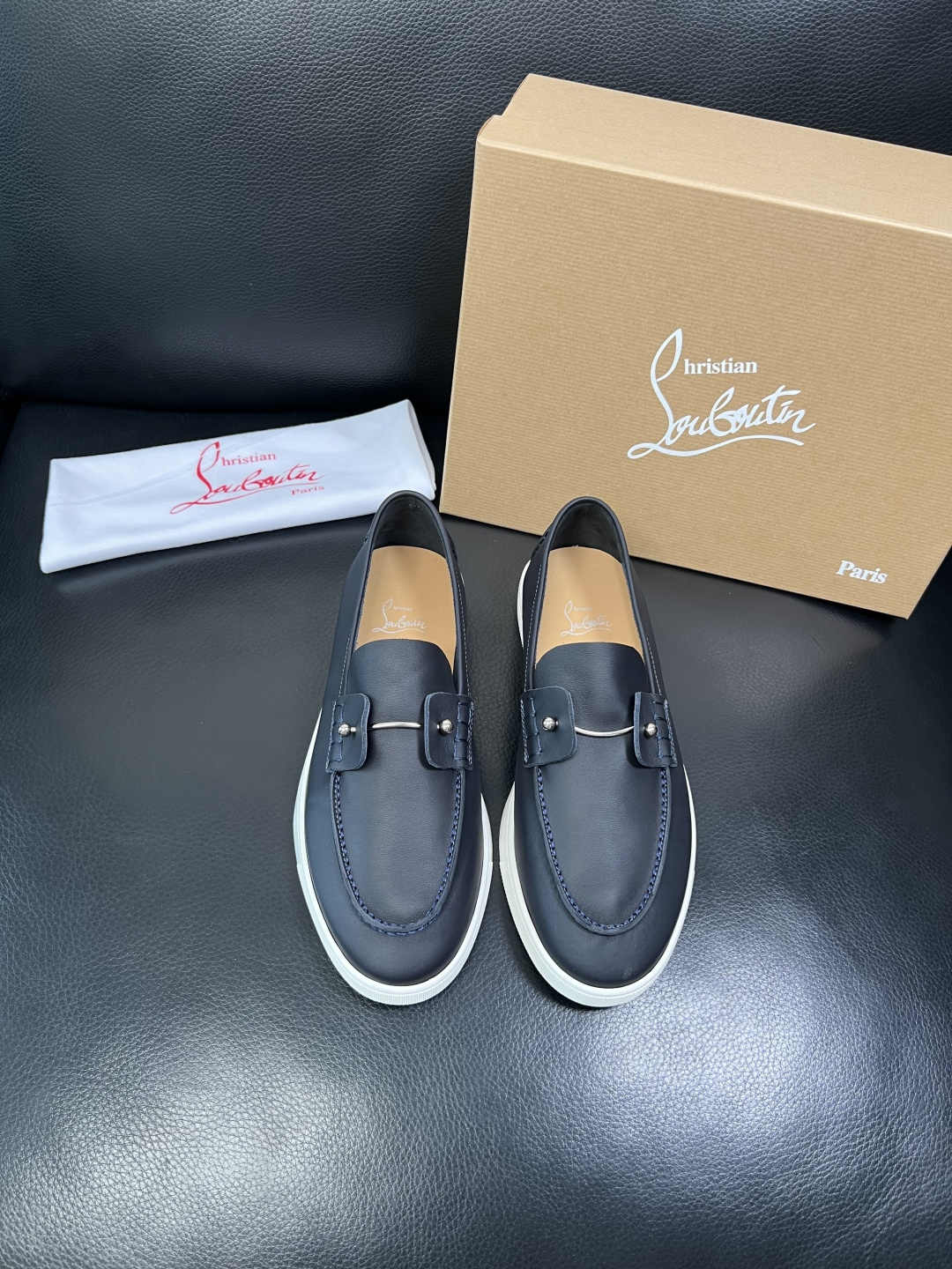 christian louboutin 高品质 顶级工艺品 CL红底 专柜同步原厂配置，意大利进口牛皮面