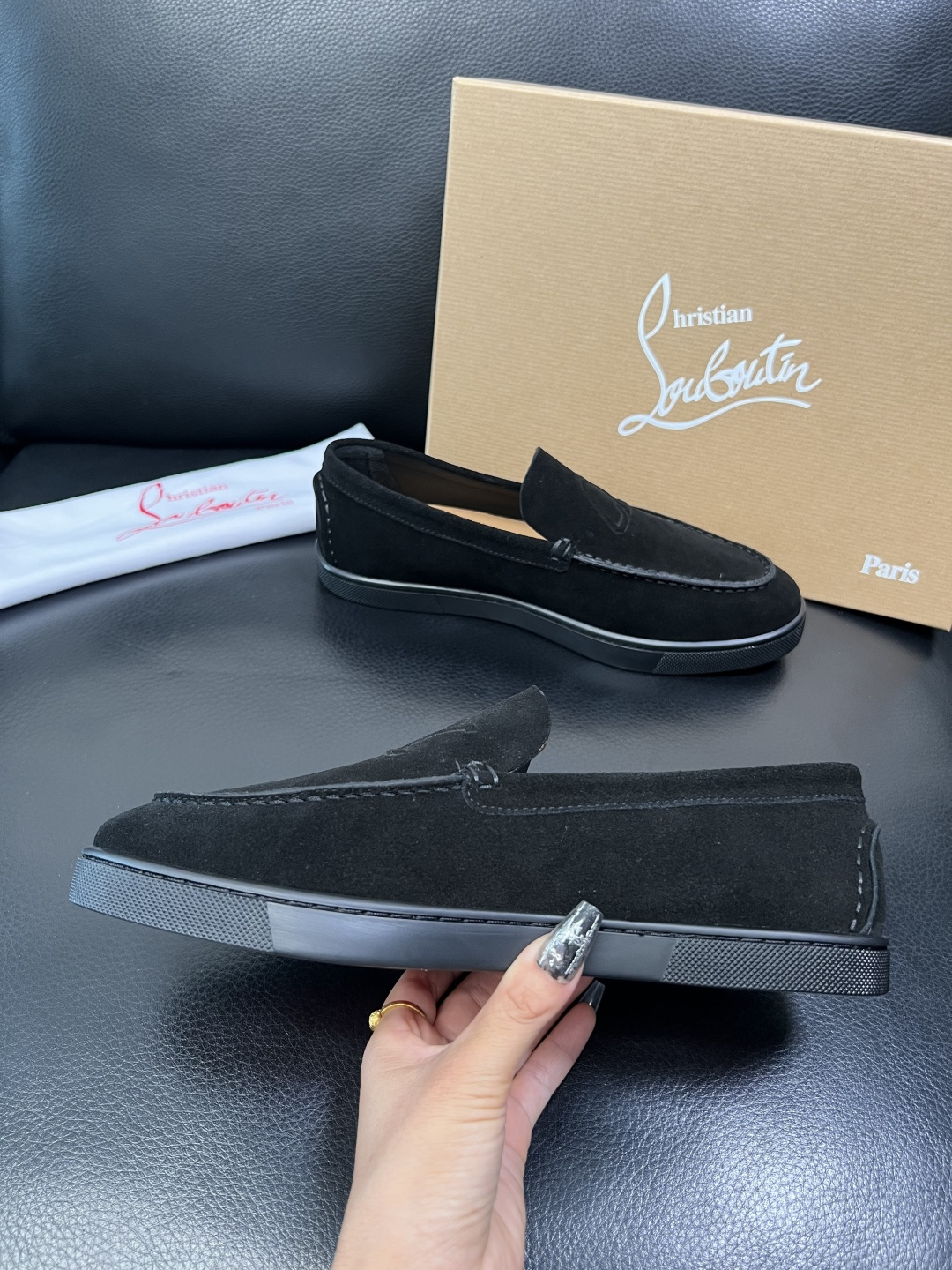 christian louboutin 高品质 顶级工艺品 CL红底 专柜同步原厂配置，意大利进口牛皮面