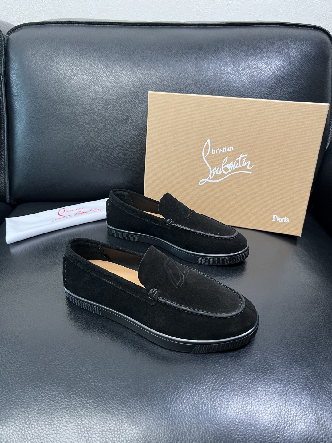 christian louboutin 高品质 顶级工艺品 CL红底 专柜同步原厂配置，意大利进口牛皮面