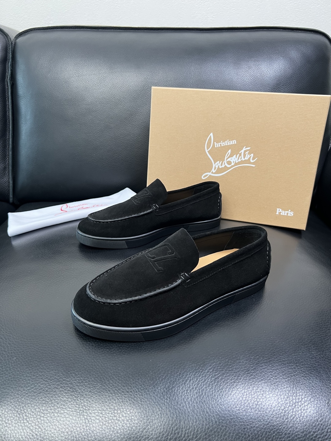 christian louboutin 高品质 顶级工艺品 CL红底 专柜同步原厂配置，意大利进口牛皮面