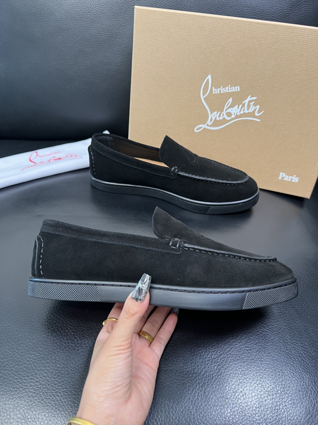 christian louboutin 高品质 顶级工艺品 CL红底 专柜同步原厂配置，意大利进口牛皮面