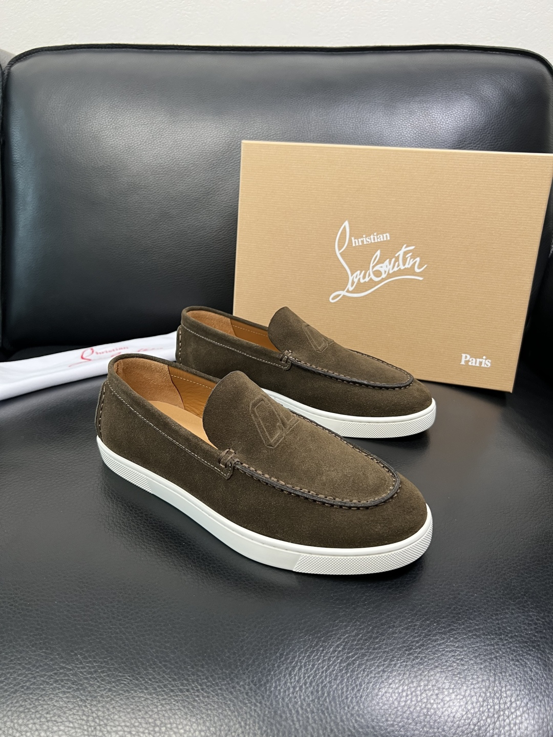 christian louboutin 高品质 顶级工艺品 CL红底 专柜同步原厂配置，意大利进口牛皮面