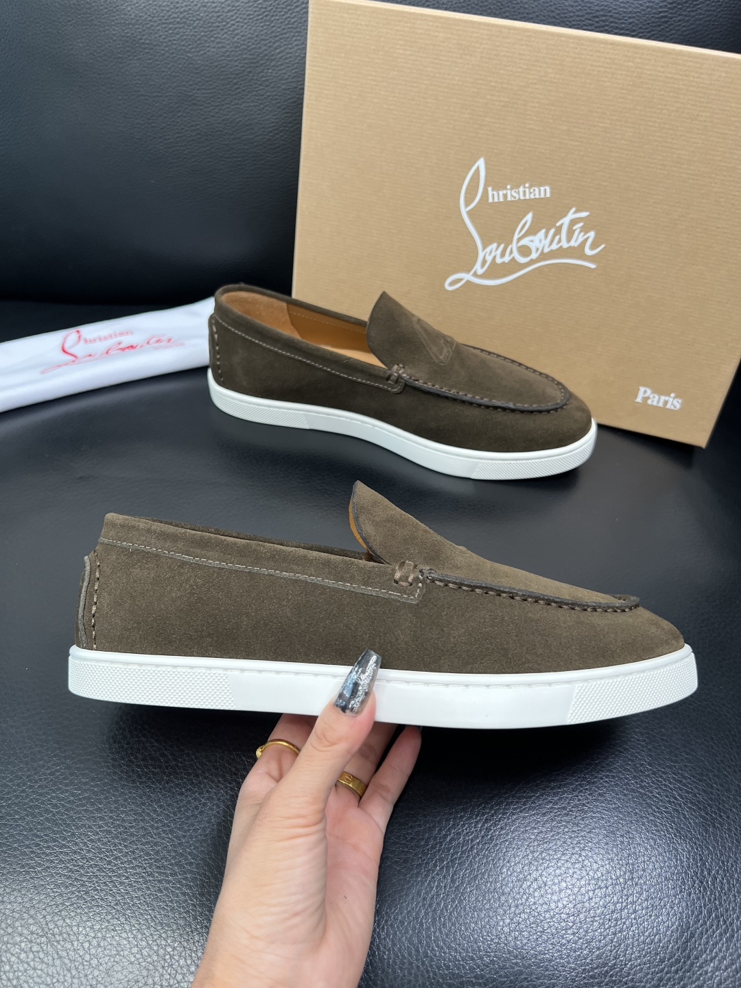 christian louboutin 高品质 顶级工艺品 CL红底 专柜同步原厂配置，意大利进口牛皮面