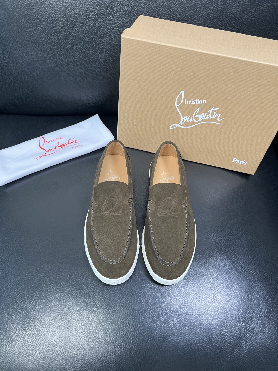 christian louboutin 高品质 顶级工艺品 CL红底 专柜同步原厂配置，意大利进口牛皮面