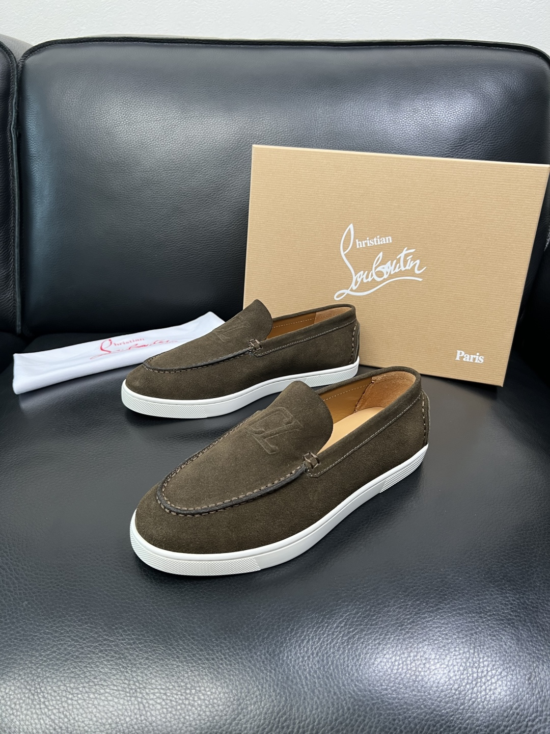 christian louboutin 高品质 顶级工艺品 CL红底 专柜同步原厂配置，意大利进口牛皮面