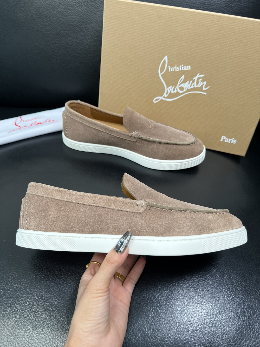 christian louboutin 高品质 顶级工艺品 CL红底 专柜同步原厂配置，意大利进口牛皮面