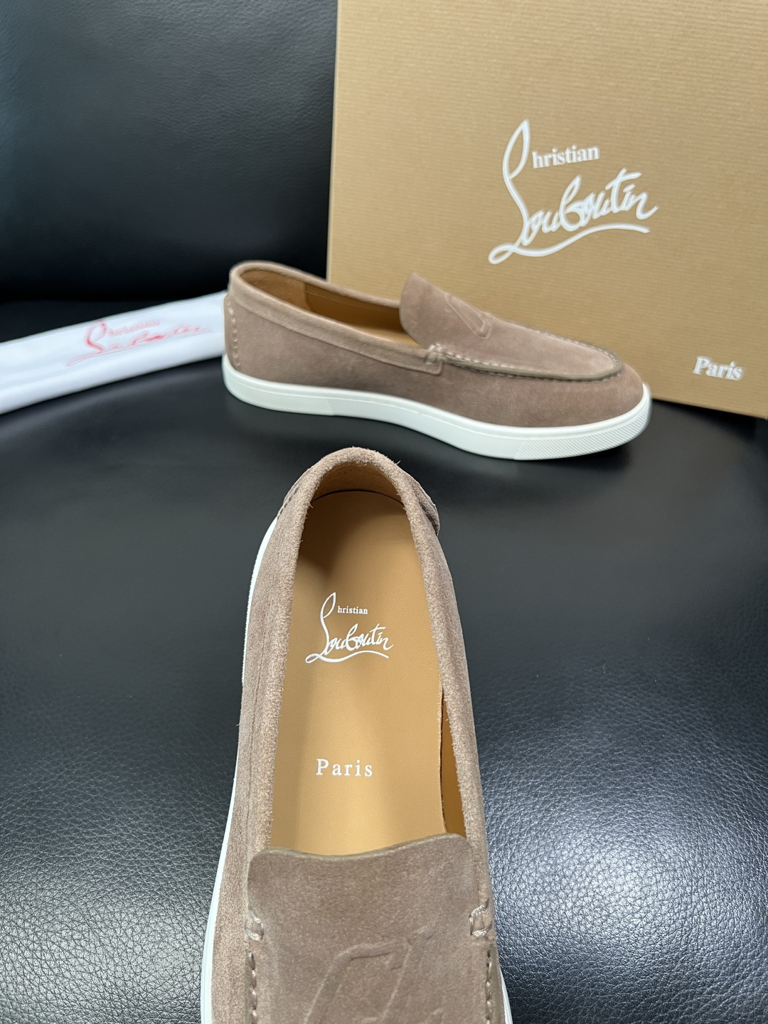 christian louboutin 高品质 顶级工艺品 CL红底 专柜同步原厂配置，意大利进口牛皮面