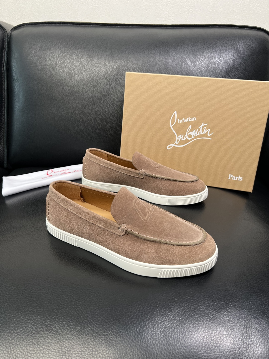 christian louboutin 高品质 顶级工艺品 CL红底 专柜同步原厂配置，意大利进口牛皮面