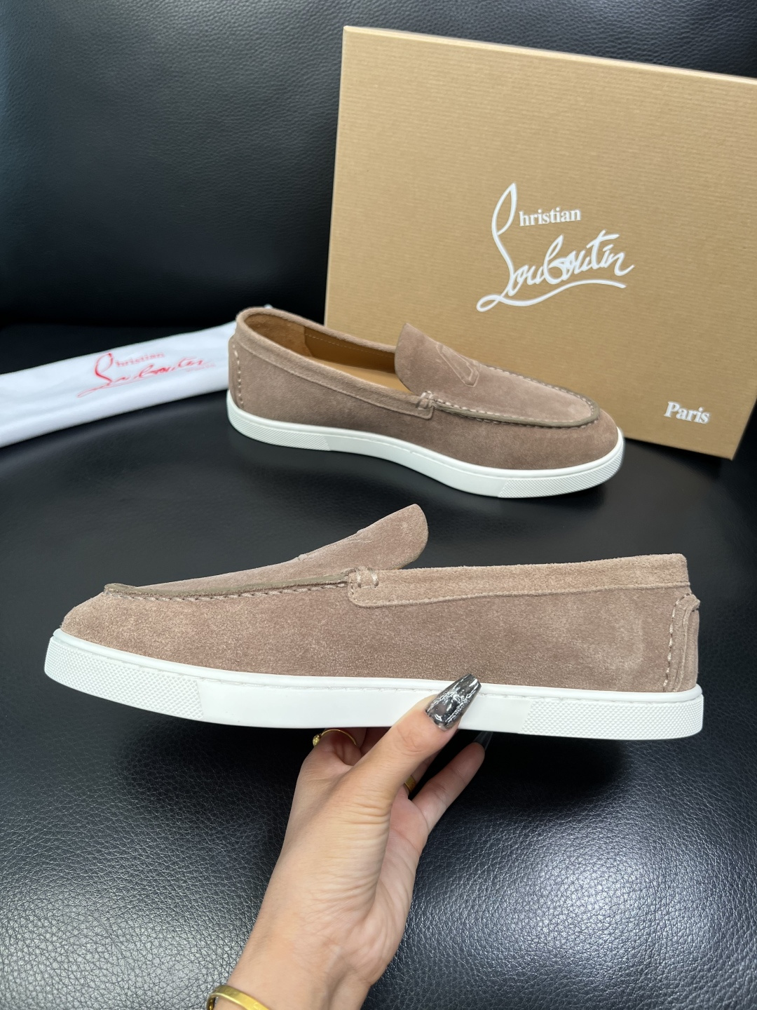 christian louboutin 高品质 顶级工艺品 CL红底 专柜同步原厂配置，意大利进口牛皮面