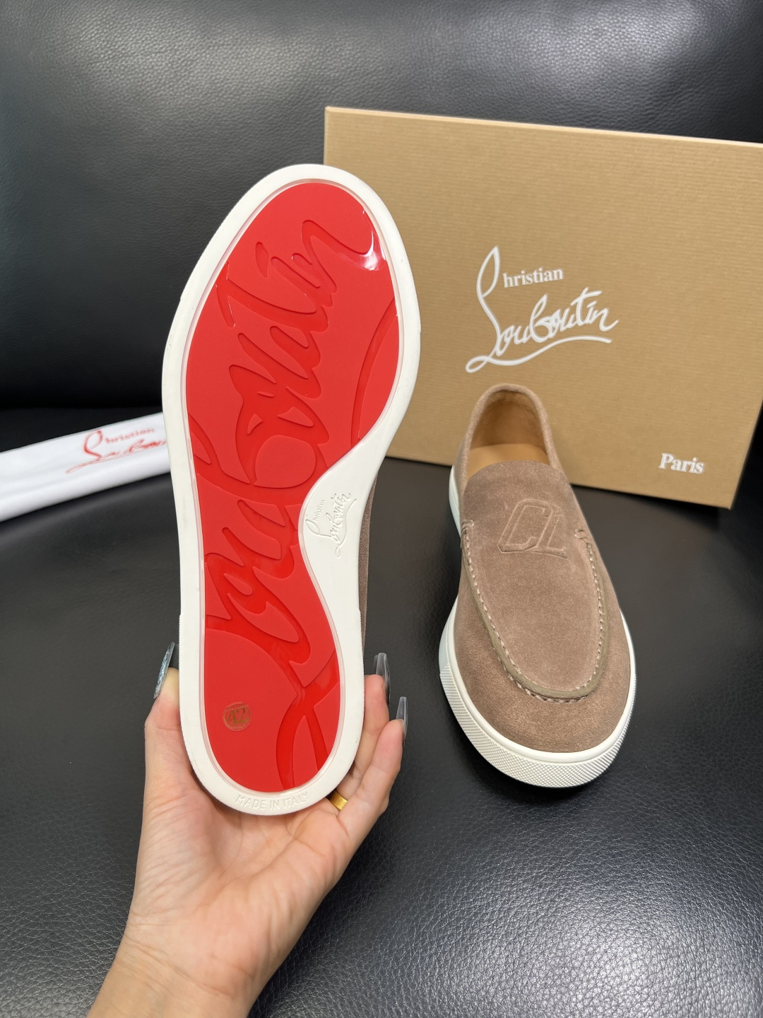 christian louboutin 高品质 顶级工艺品 CL红底 专柜同步原厂配置，意大利进口牛皮面