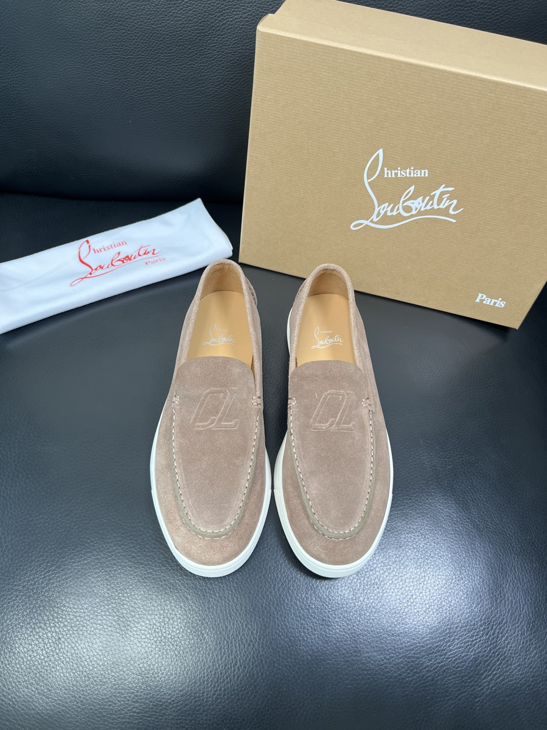 christian louboutin 高品质 顶级工艺品 CL红底 专柜同步原厂配置，意大利进口牛皮面