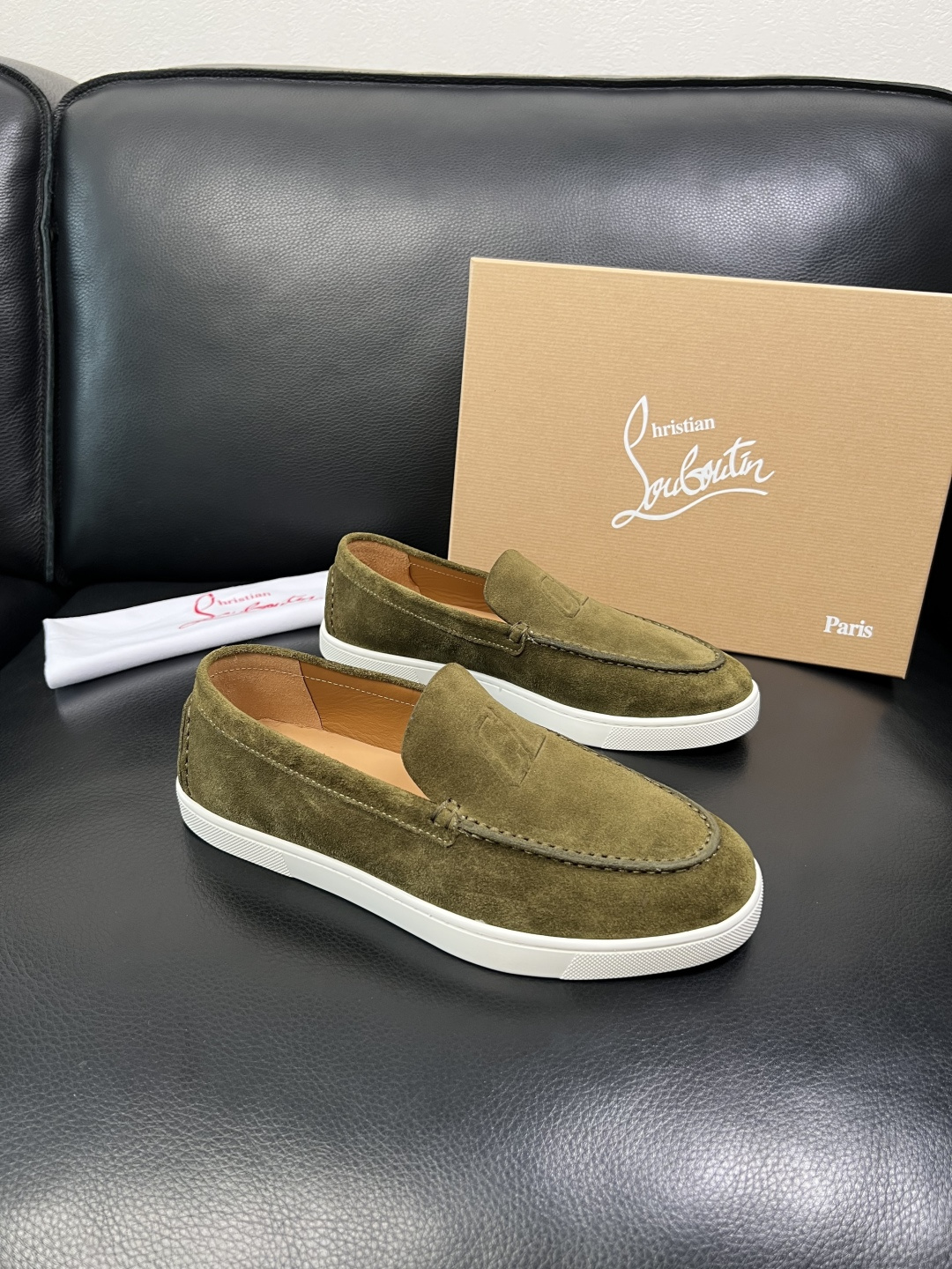 christian louboutin 高品质 顶级工艺品 CL红底 专柜同步原厂配置，意大利进口牛皮面