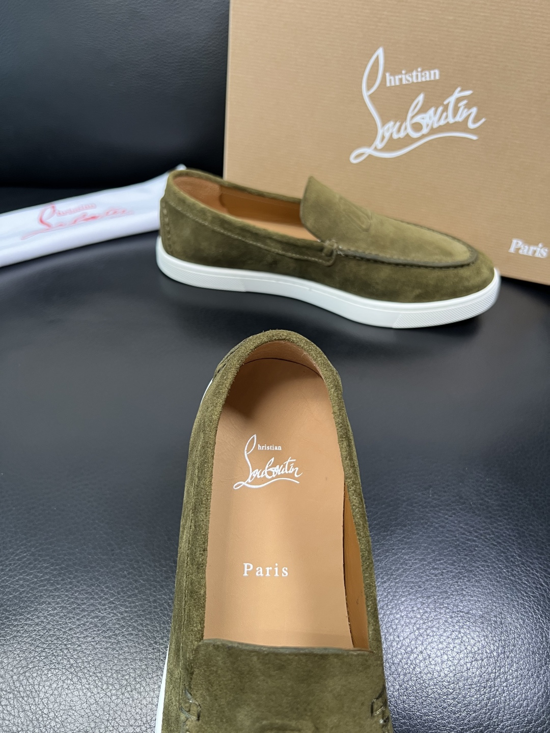 christian louboutin 高品质 顶级工艺品 CL红底 专柜同步原厂配置，意大利进口牛皮面