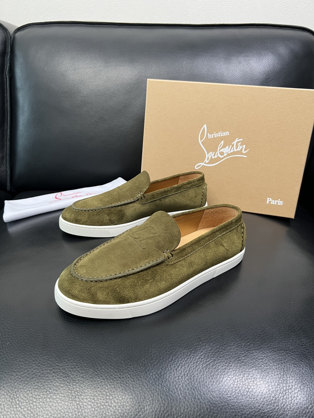 christian louboutin 高品质 顶级工艺品 CL红底 专柜同步原厂配置，意大利进口牛皮面