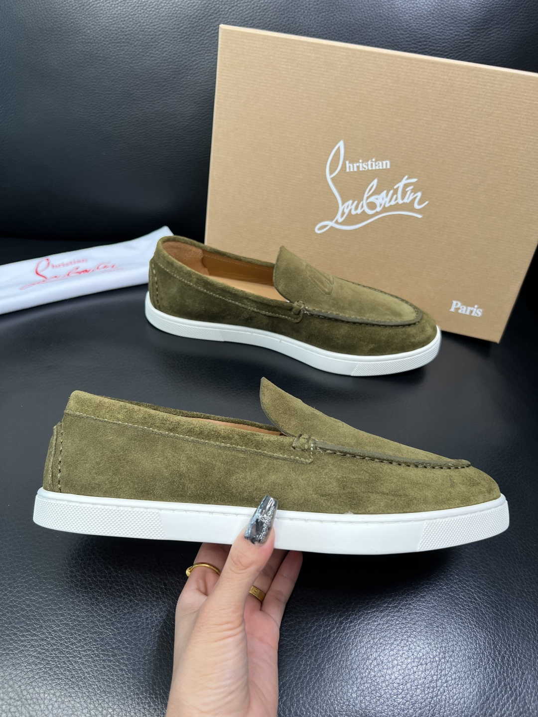 christian louboutin 高品质 顶级工艺品 CL红底 专柜同步原厂配置，意大利进口牛皮面