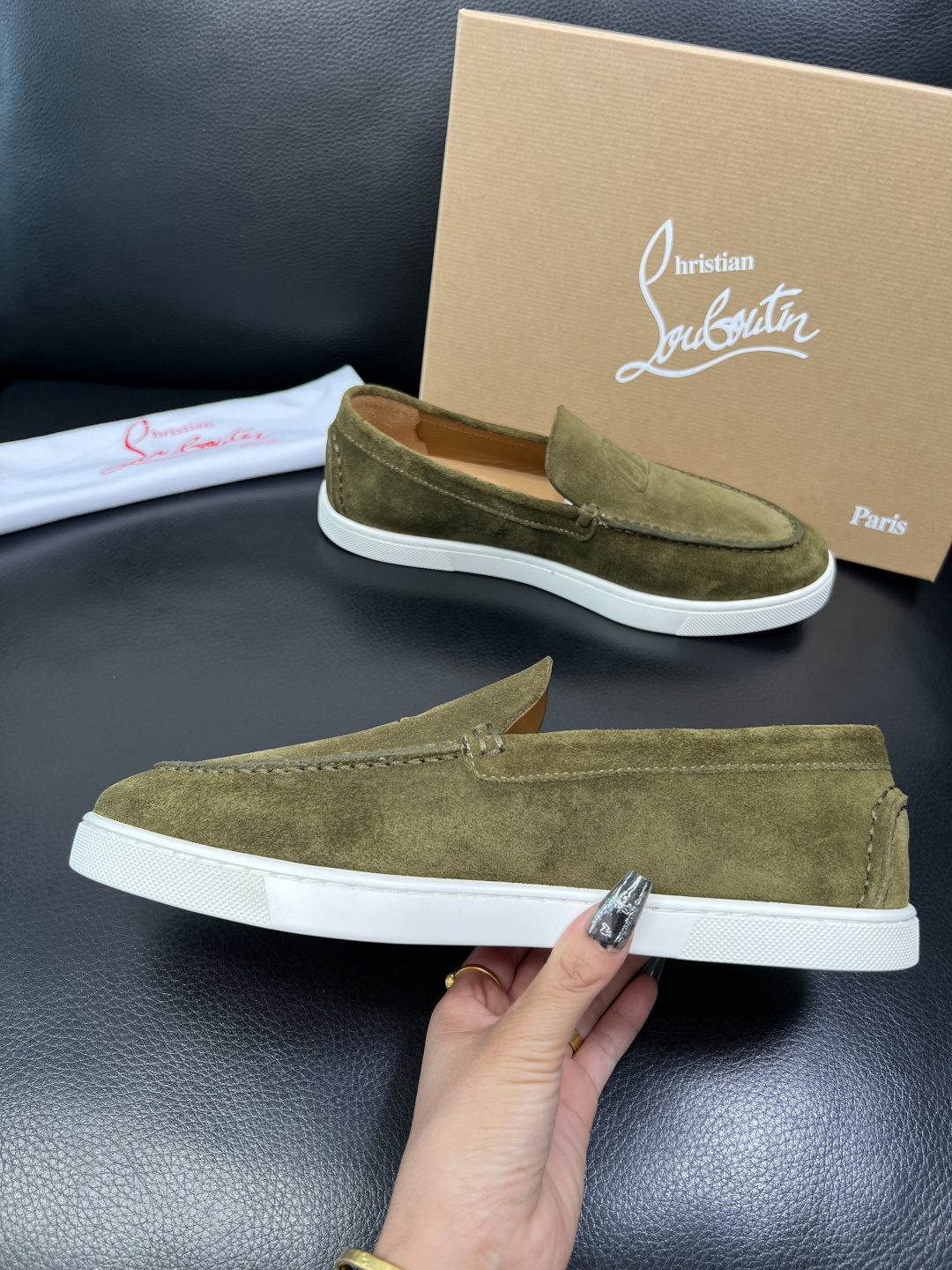 christian louboutin 高品质 顶级工艺品 CL红底 专柜同步原厂配置，意大利进口牛皮面