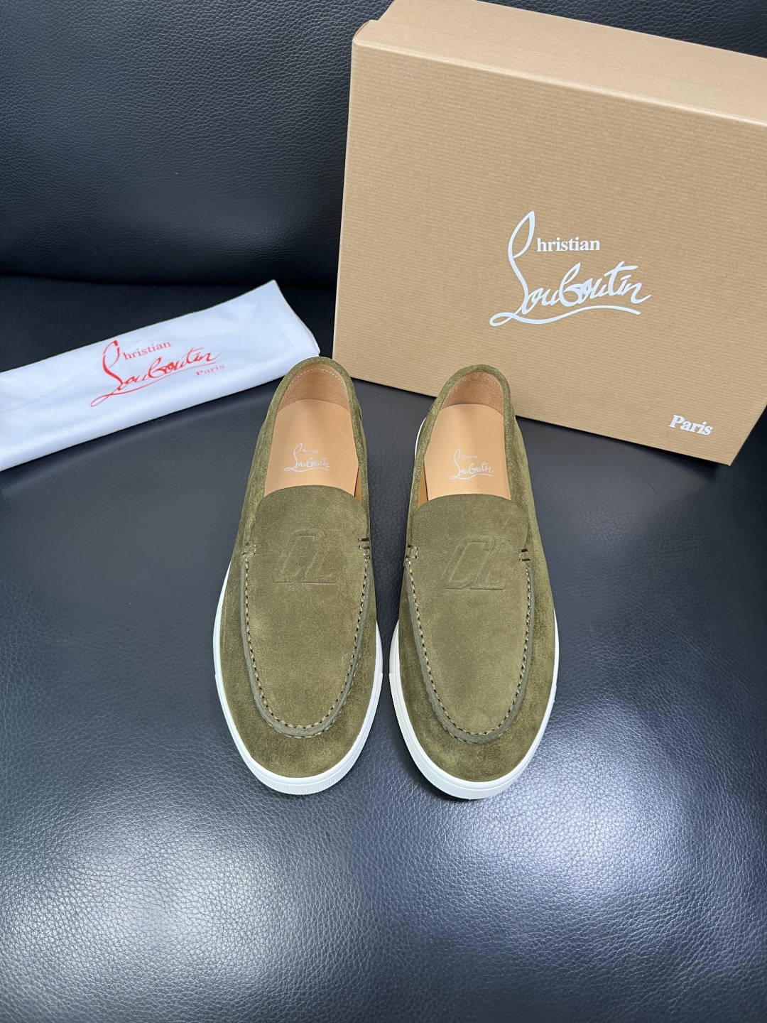 christian louboutin 高品质 顶级工艺品 CL红底 专柜同步原厂配置，意大利进口牛皮面
