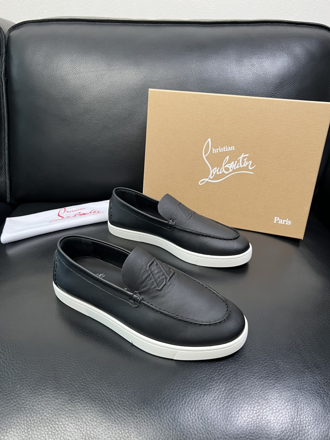 christian louboutin 高品质 顶级工艺品 CL红底 专柜同步原厂配置，意大利进口牛皮面