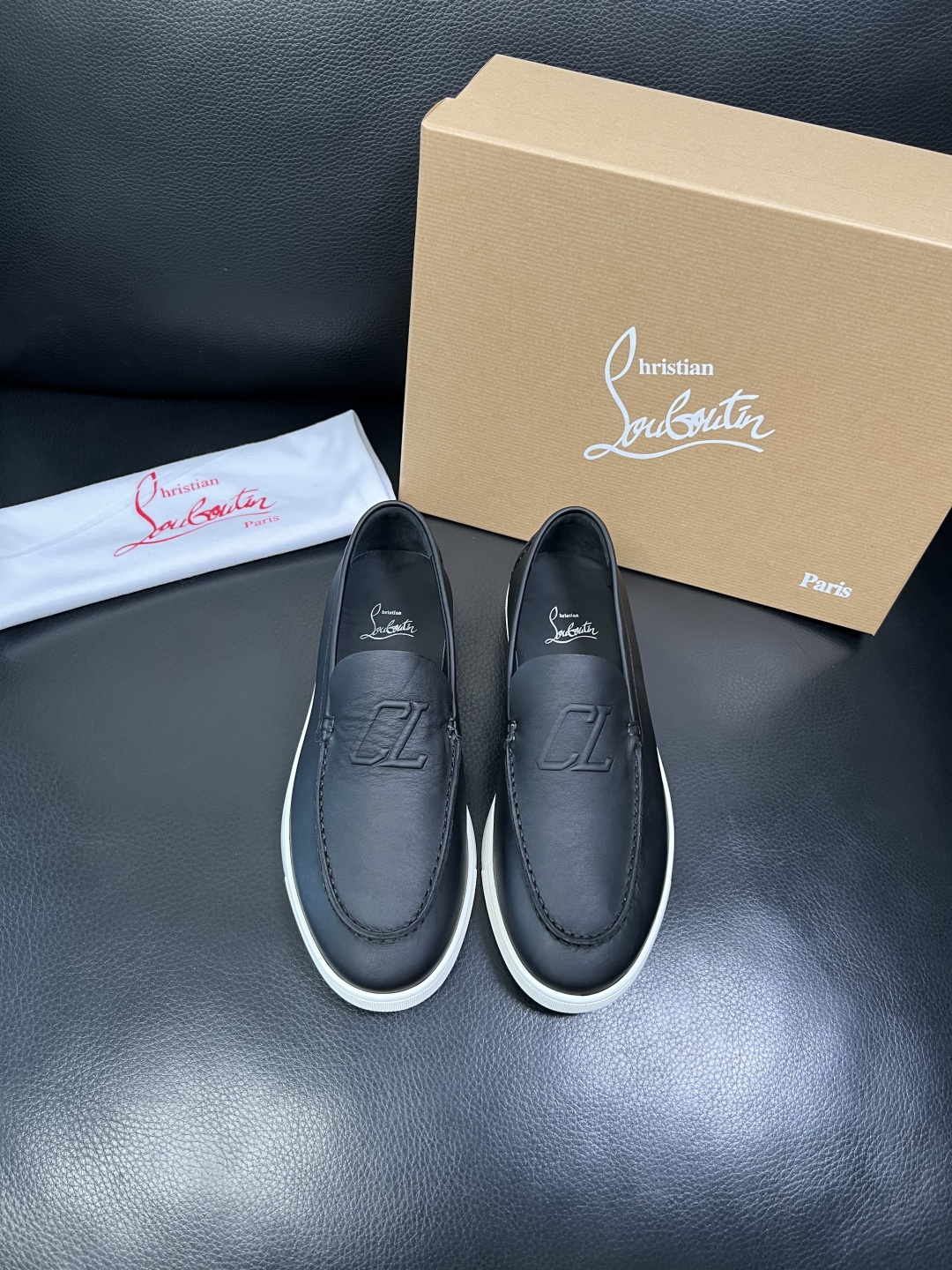 christian louboutin 高品质 顶级工艺品 CL红底 专柜同步原厂配置，意大利进口牛皮面