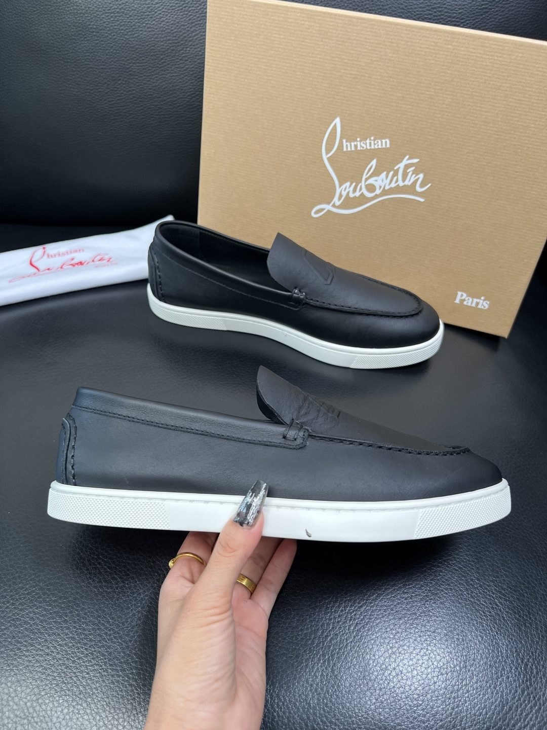 christian louboutin 高品质 顶级工艺品 CL红底 专柜同步原厂配置，意大利进口牛皮面