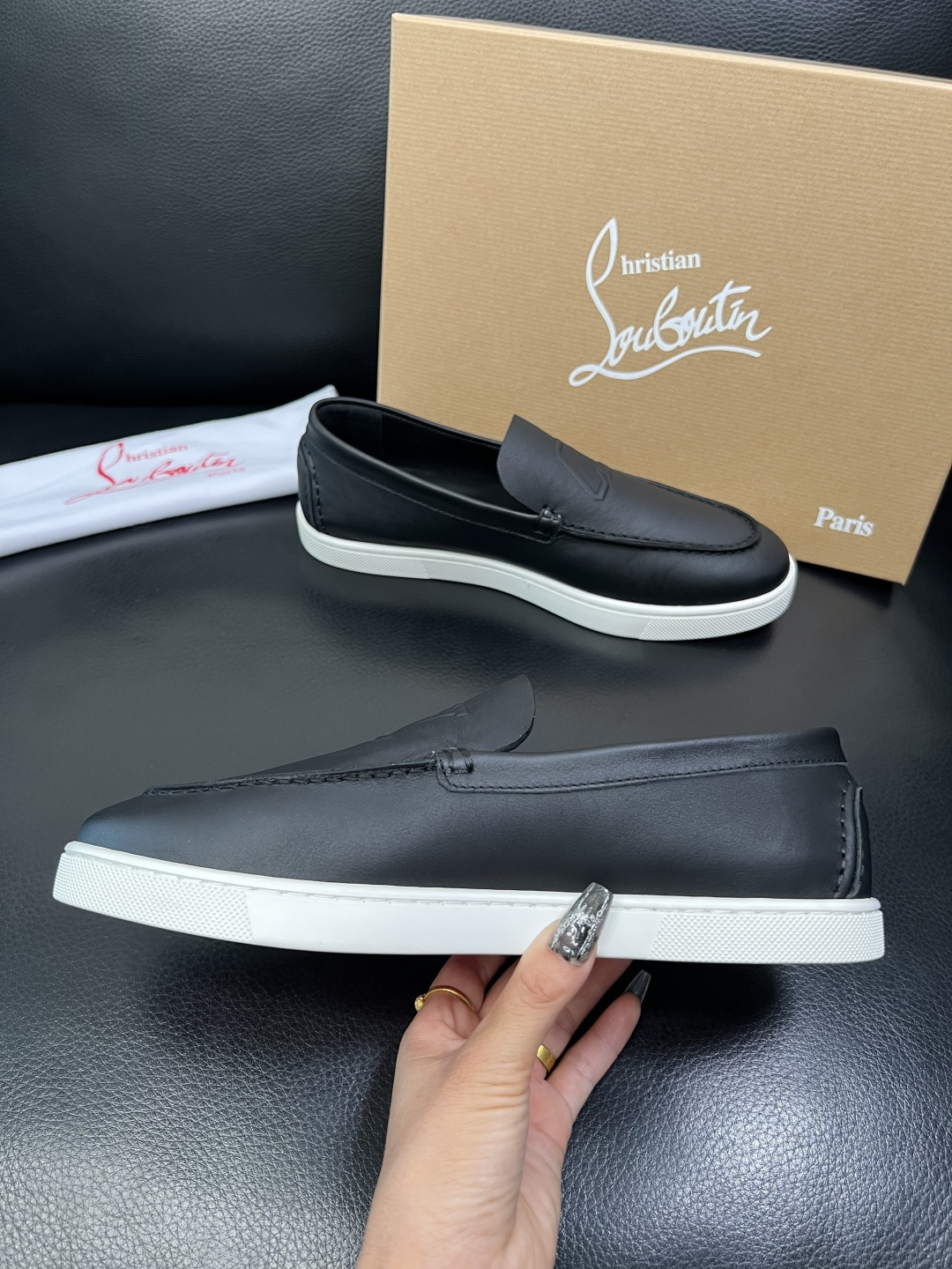 christian louboutin 高品质 顶级工艺品 CL红底 专柜同步原厂配置，意大利进口牛皮面