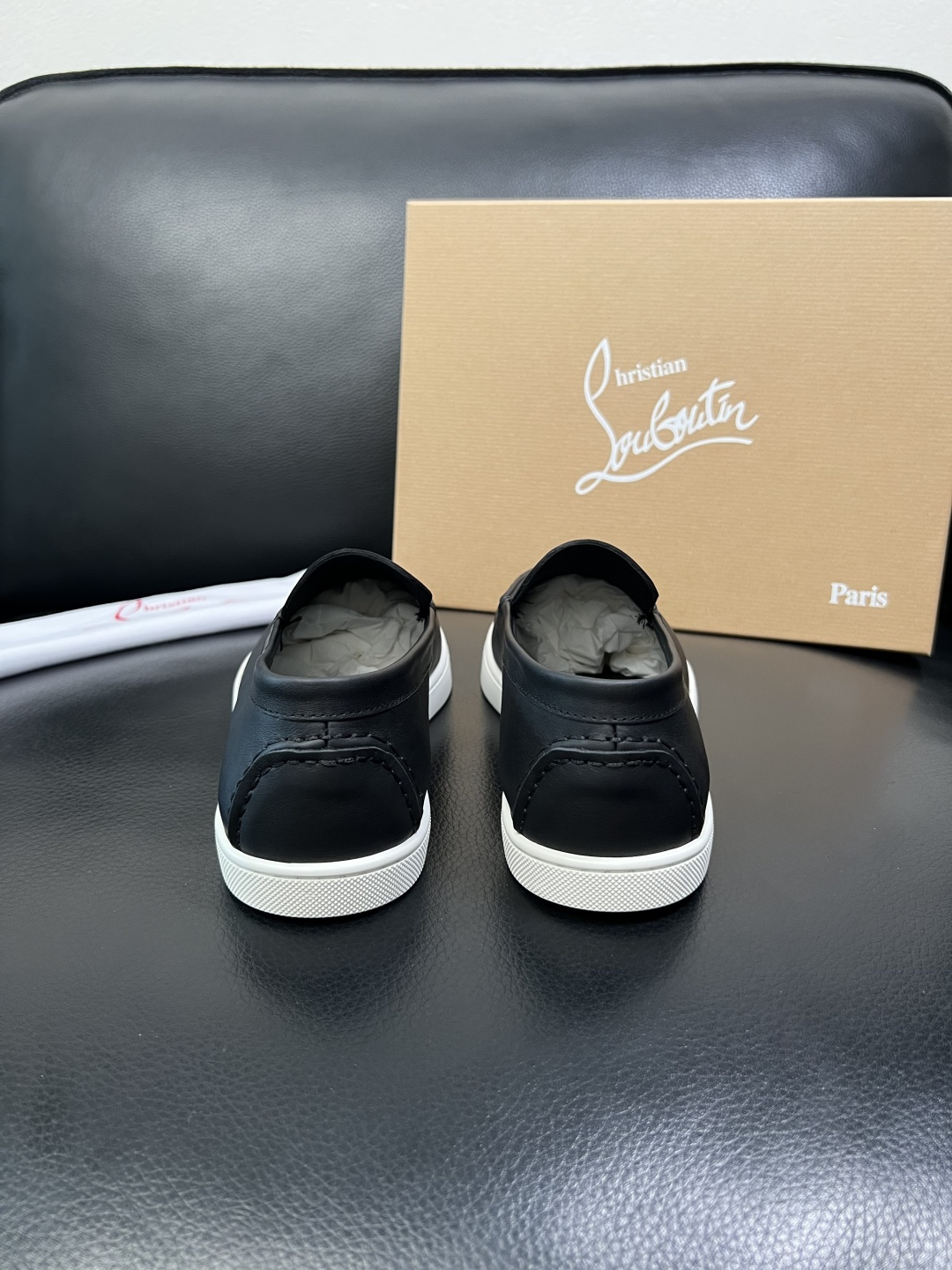 christian louboutin 高品质 顶级工艺品 CL红底 专柜同步原厂配置，意大利进口牛皮面