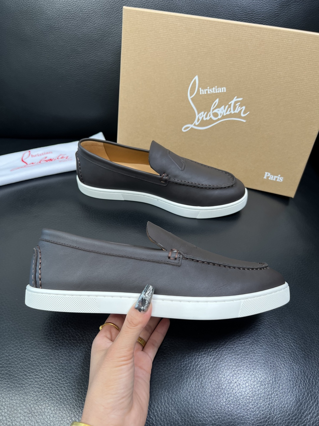 christian louboutin 高品质 顶级工艺品 CL红底 专柜同步原厂配置，意大利进口牛皮面