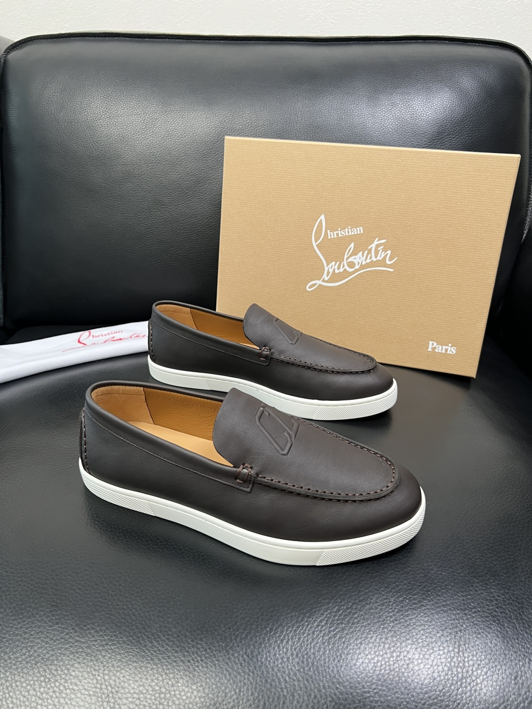 christian louboutin 高品质 顶级工艺品 CL红底 专柜同步原厂配置，意大利进口牛皮面