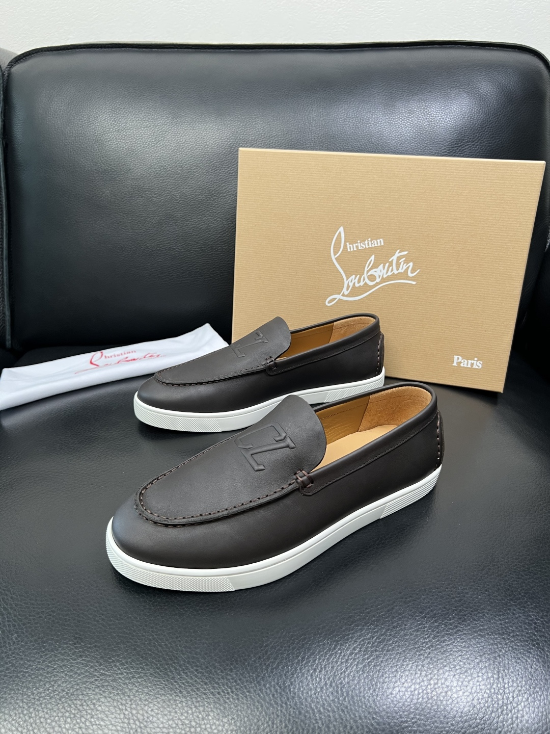 christian louboutin 高品质 顶级工艺品 CL红底 专柜同步原厂配置，意大利进口牛皮面