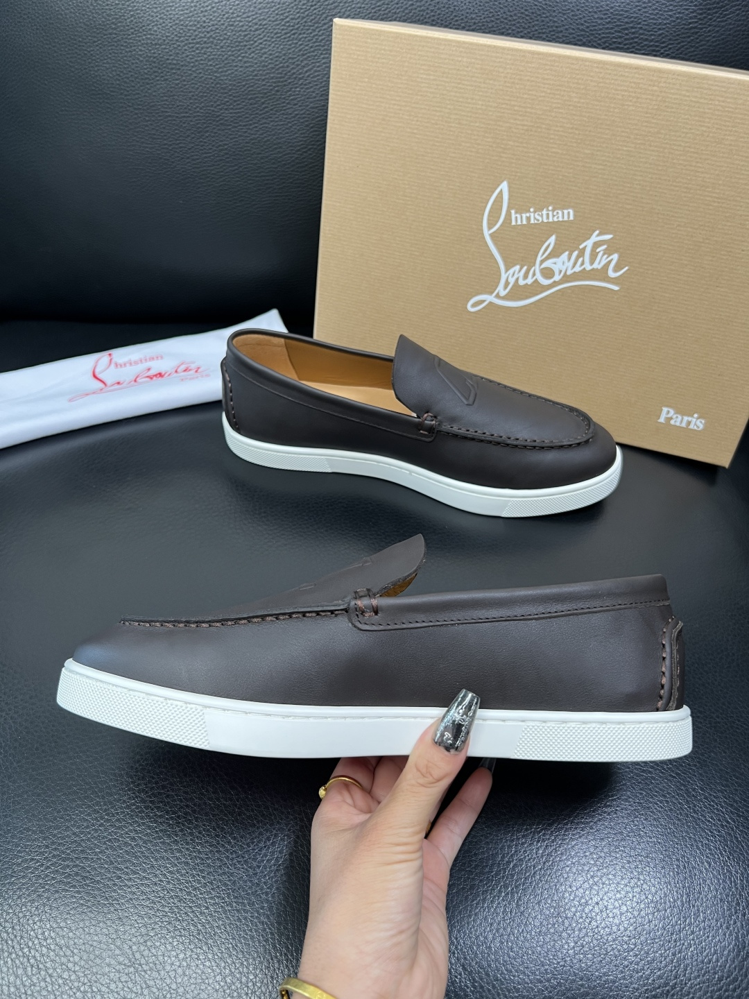 christian louboutin 高品质 顶级工艺品 CL红底 专柜同步原厂配置，意大利进口牛皮面