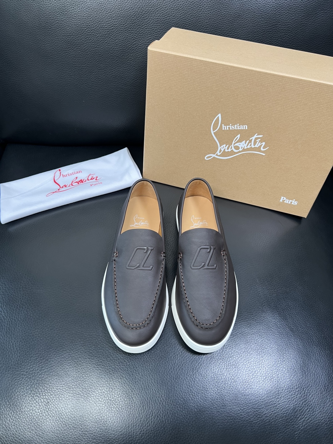 christian louboutin 高品质 顶级工艺品 CL红底 专柜同步原厂配置，意大利进口牛皮面