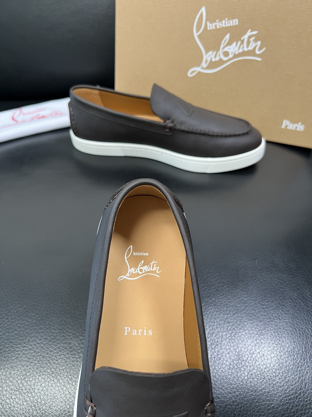 christian louboutin 高品质 顶级工艺品 CL红底 专柜同步原厂配置，意大利进口牛皮面