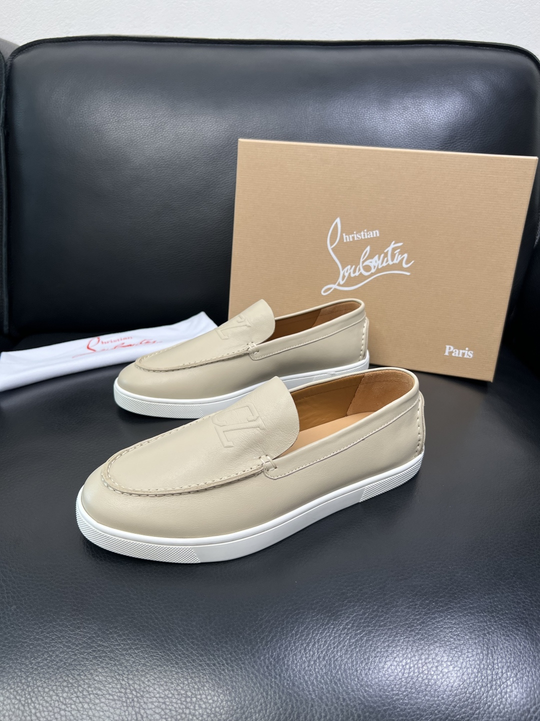 christian louboutin 高品质 顶级工艺品 CL红底 专柜同步原厂配置，意大利进口牛皮面