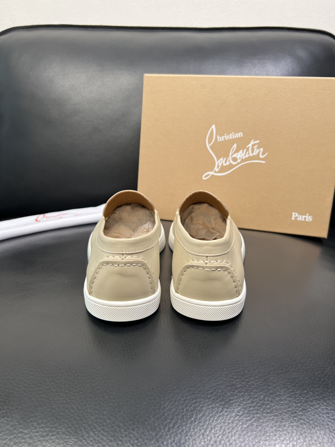 christian louboutin 高品质 顶级工艺品 CL红底 专柜同步原厂配置，意大利进口牛皮面