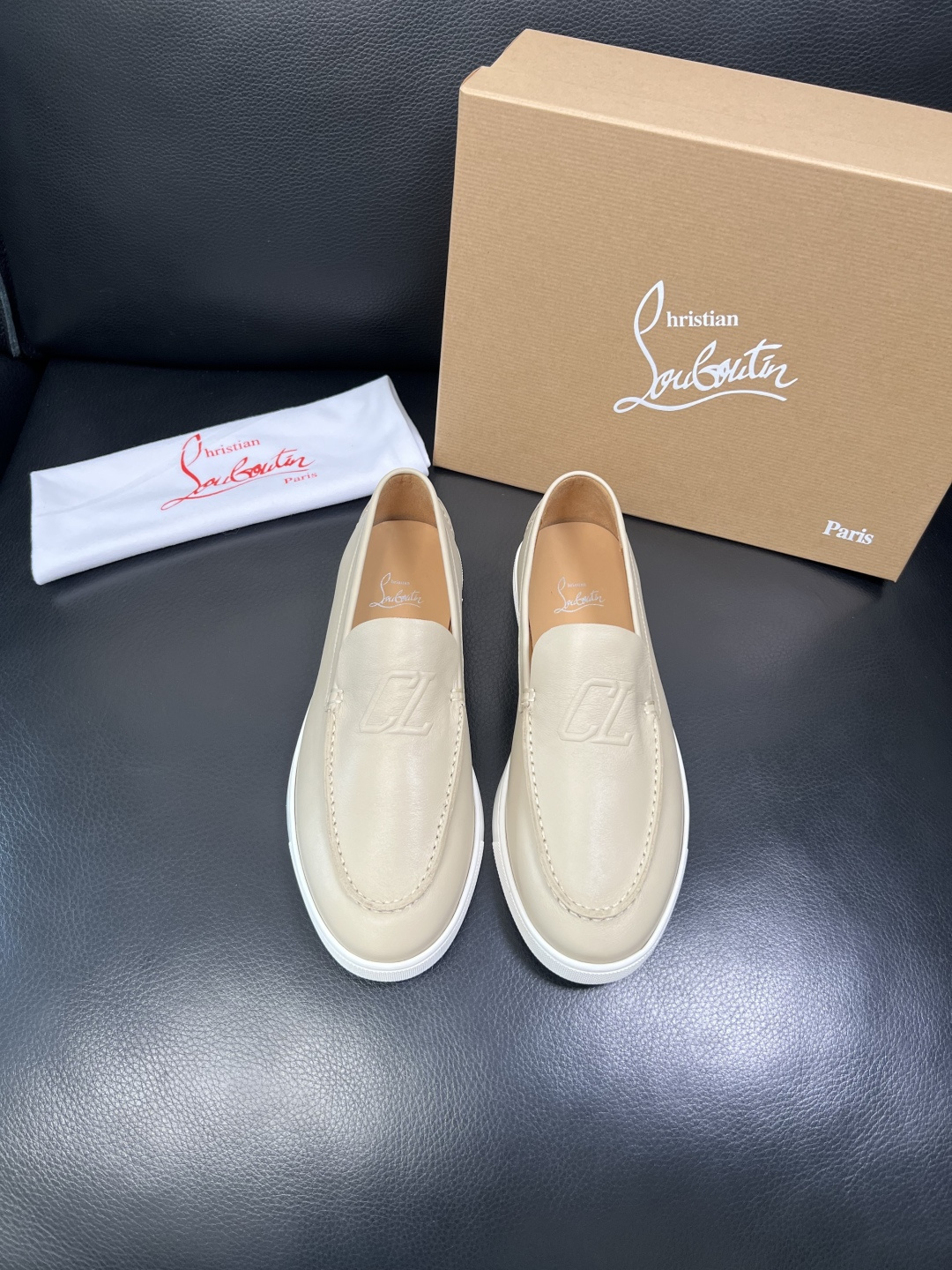 christian louboutin 高品质 顶级工艺品 CL红底 专柜同步原厂配置，意大利进口牛皮面