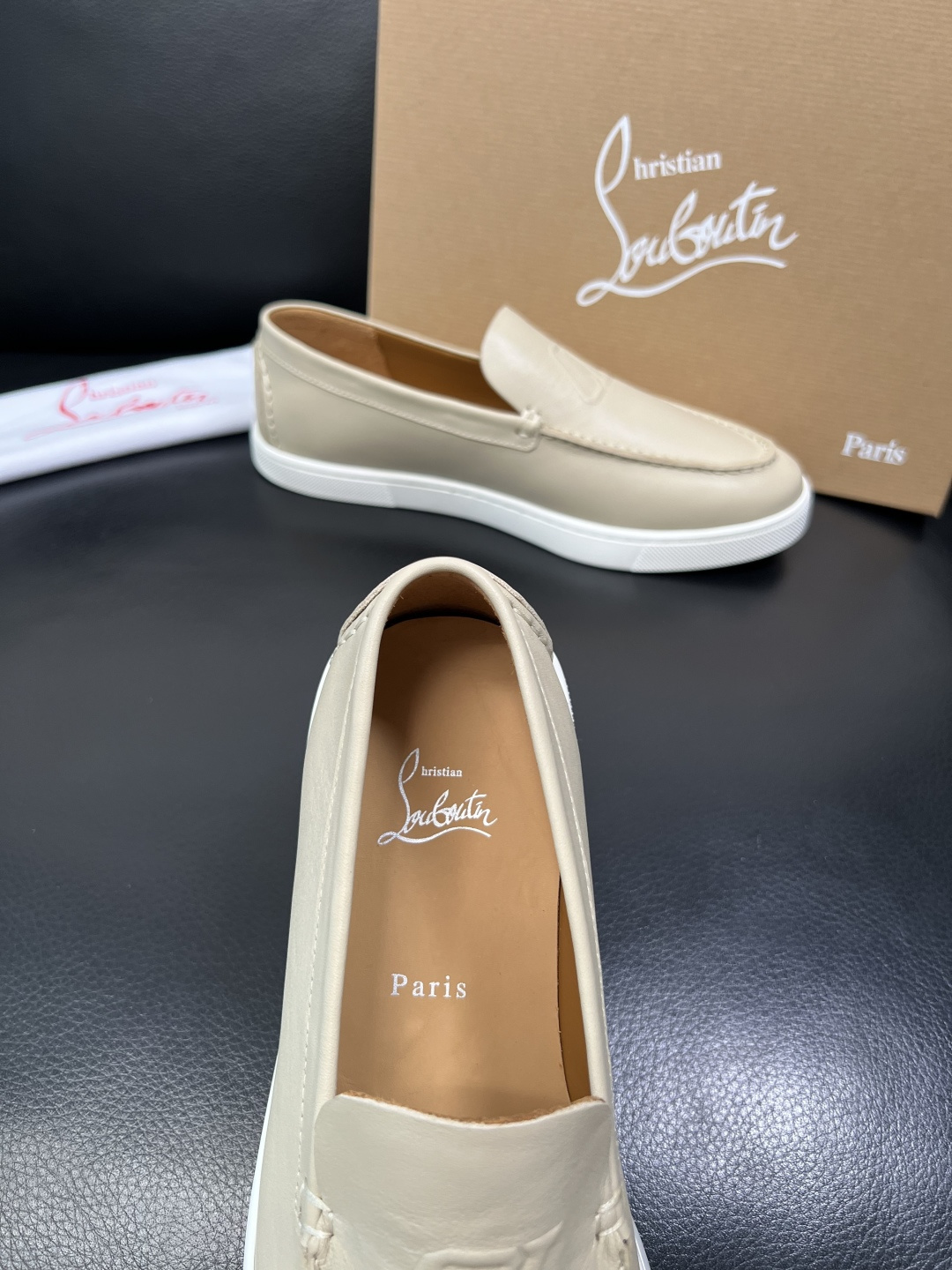 christian louboutin 高品质 顶级工艺品 CL红底 专柜同步原厂配置，意大利进口牛皮面