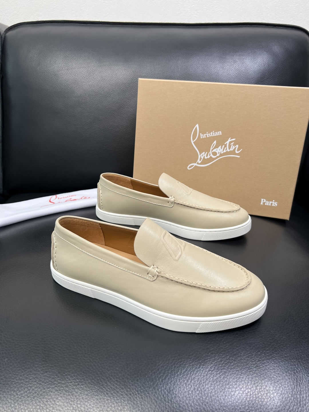 christian louboutin 高品质 顶级工艺品 CL红底 专柜同步原厂配置，意大利进口牛皮面