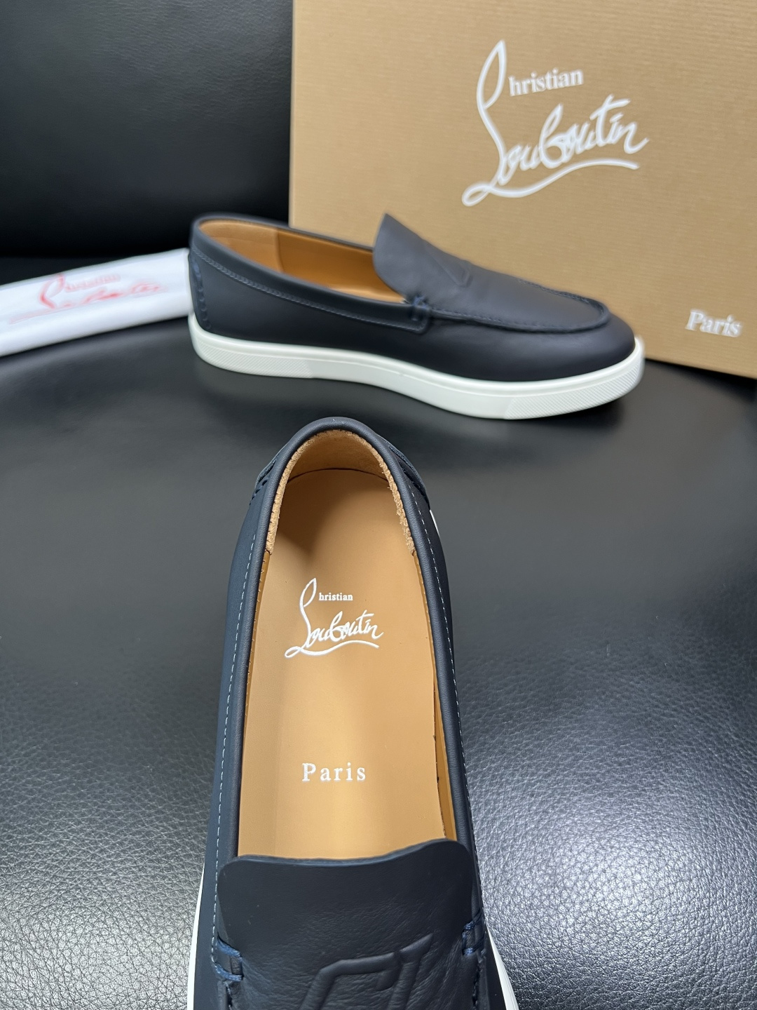 christian louboutin 高品质 顶级工艺品 CL红底 专柜同步原厂配置，意大利进口牛皮面