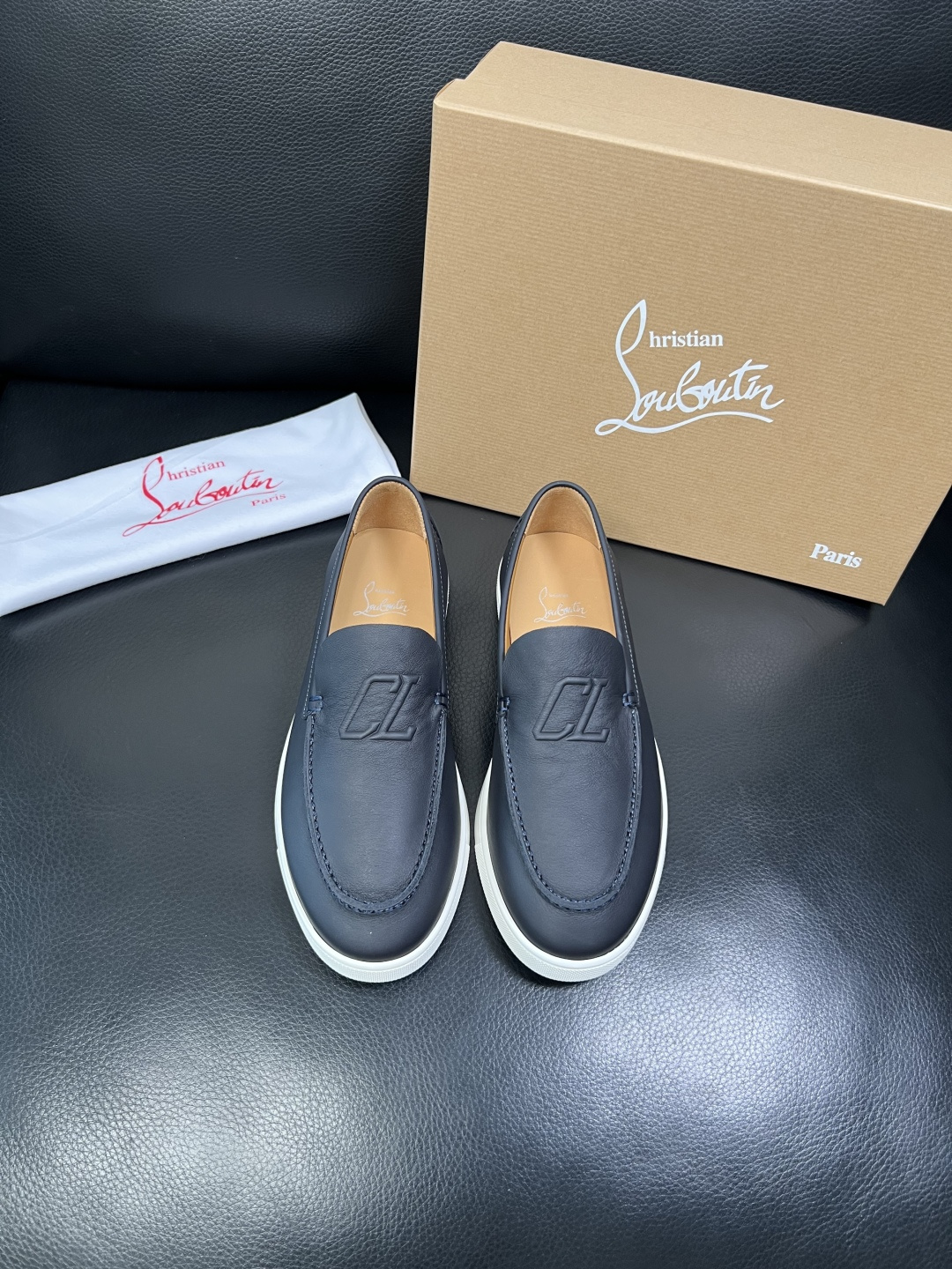 christian louboutin 高品质 顶级工艺品 CL红底 专柜同步原厂配置，意大利进口牛皮面