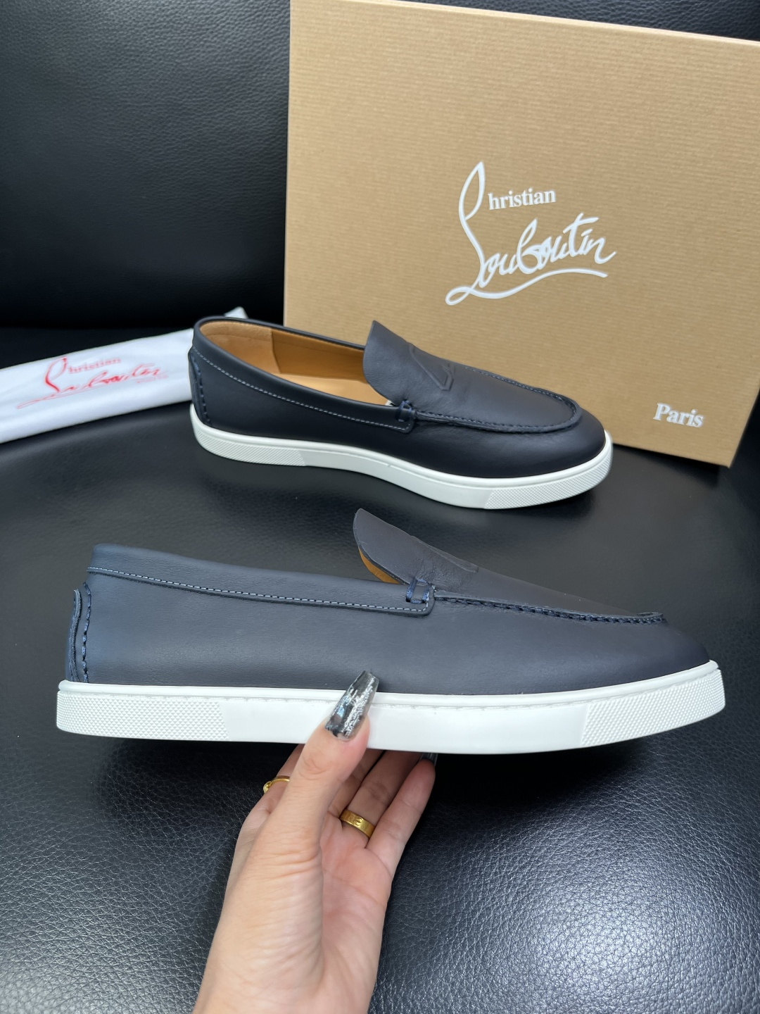 christian louboutin 高品质 顶级工艺品 CL红底 专柜同步原厂配置，意大利进口牛皮面